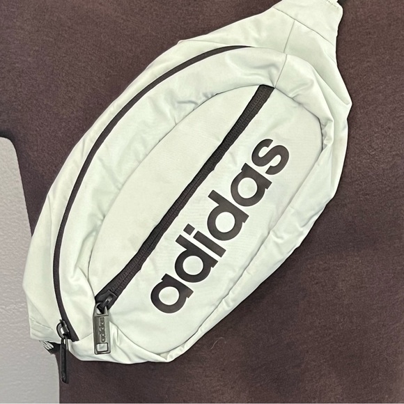 Adidas Crossbody Bag Fanny Pack Gray Puffer One Strap Zip Closure Bag - Picture 2 of 8